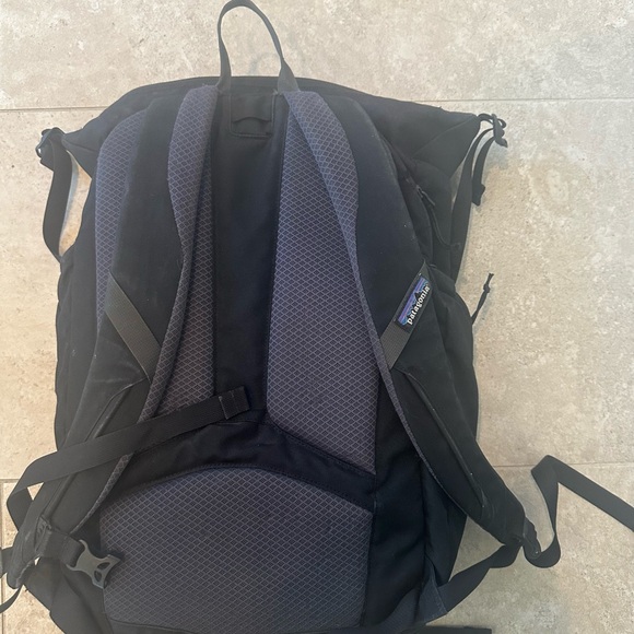Patagonia Jalama 28L Men Black backpack travel pack daypack laptop padded straps - Picture 5 of 11